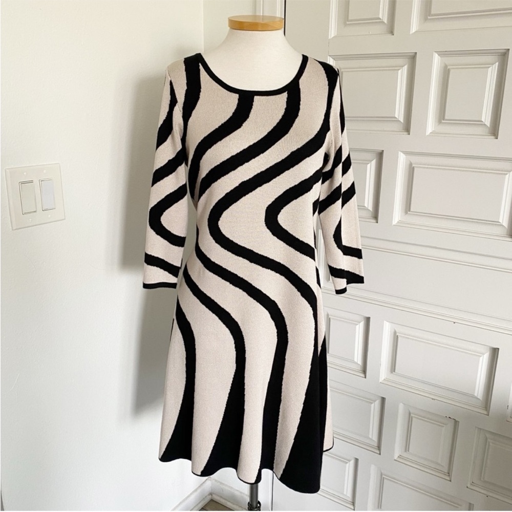 Taylor Sweater Dress Cream & Black Swirls Wave Pattern 3/4 Sleeves